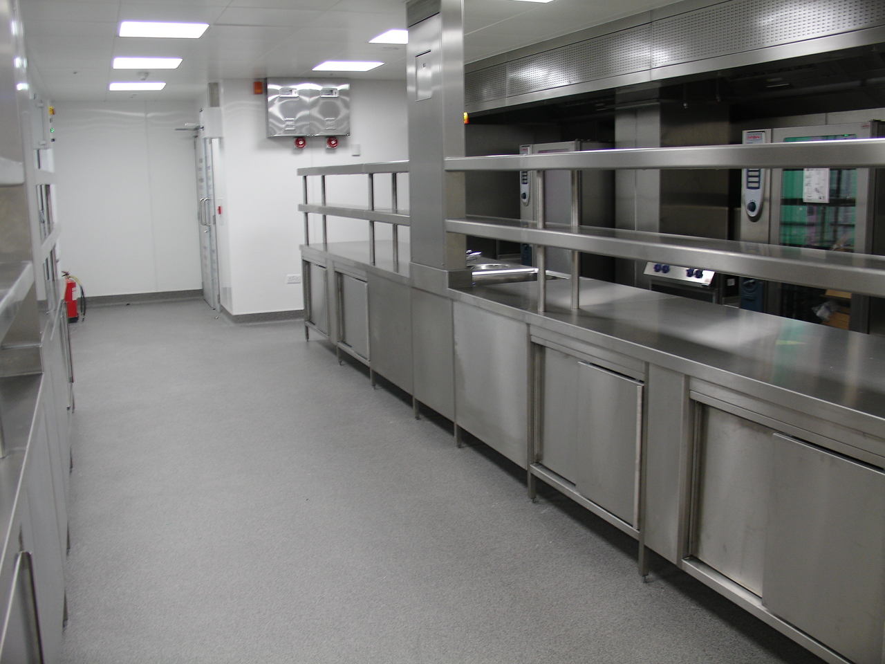 A Quick Guide to Choosing Commercial Kitchen Floors | Floortech®